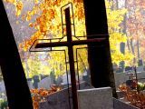 Prawo do zasi�ku pogrzebowego przys�uguje tak�e w razie �mierci ma��onka pozostaj�cego w separacji